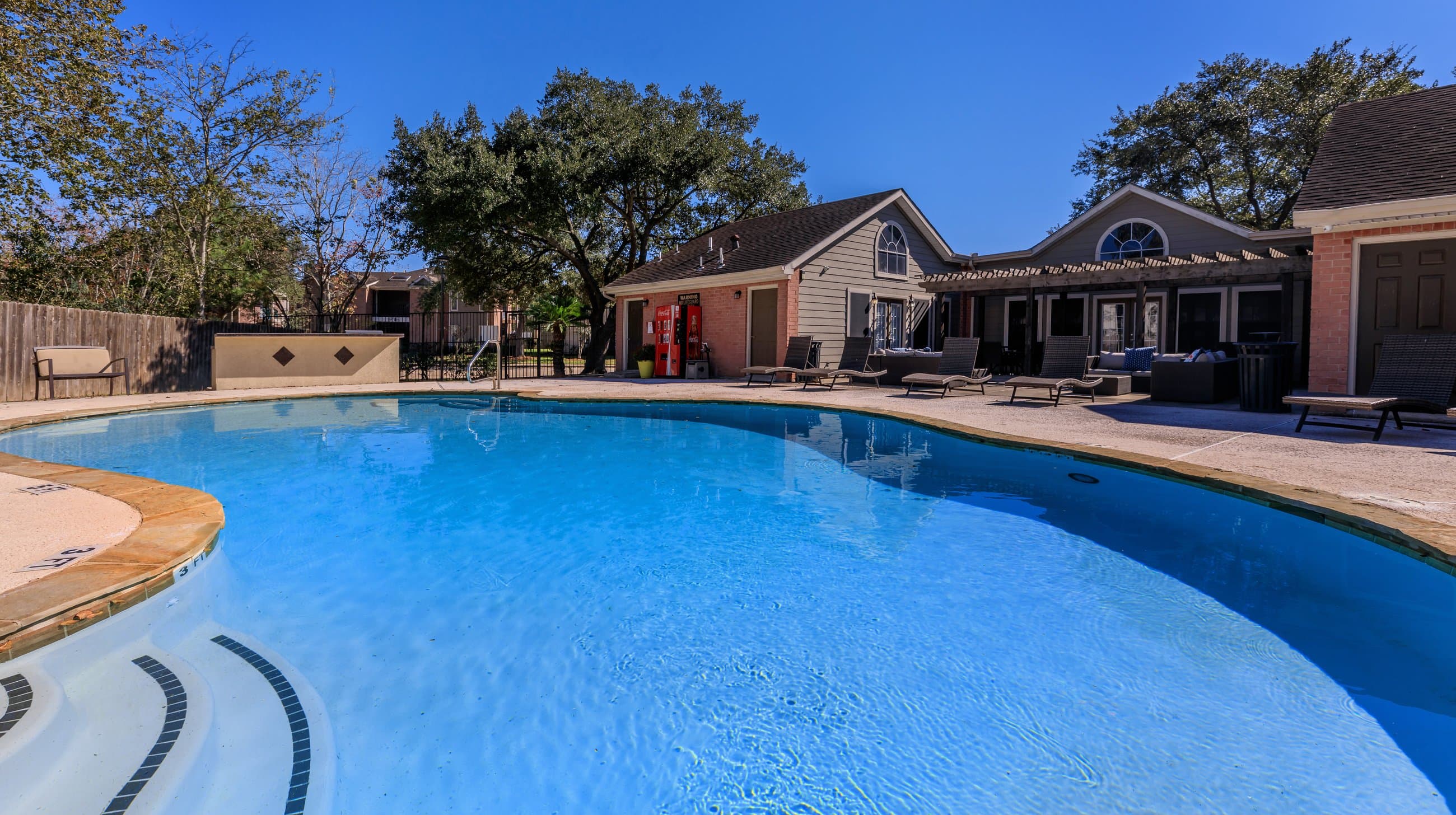 Oaks Of League City — exterior and grounds