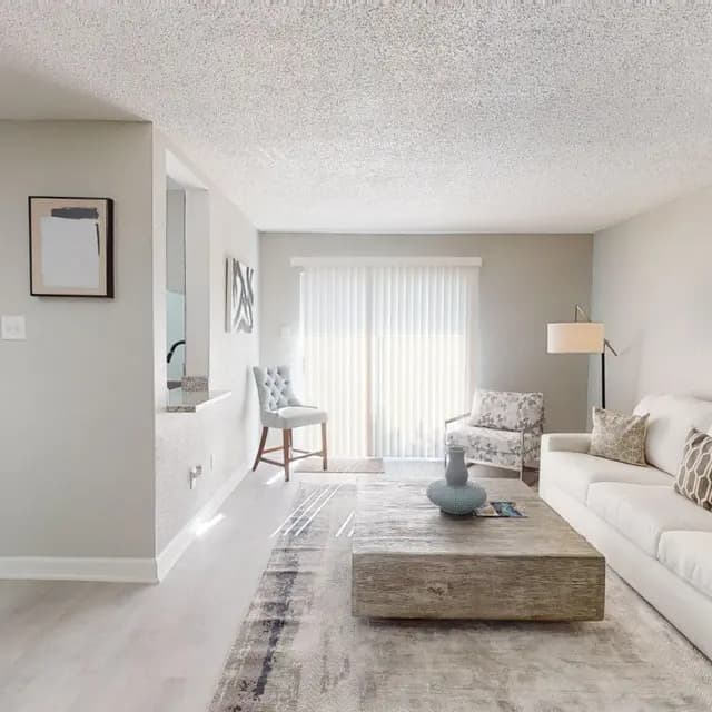 Skylar Pointe photo 3
