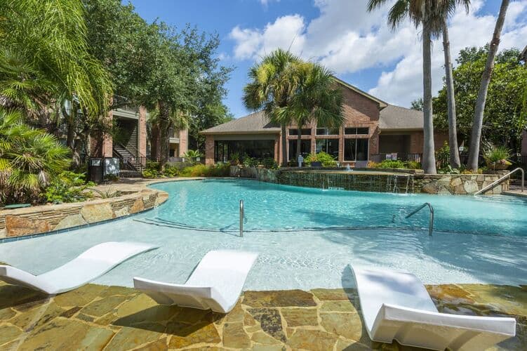 The Breakers At Windmill Lakes — exterior and grounds