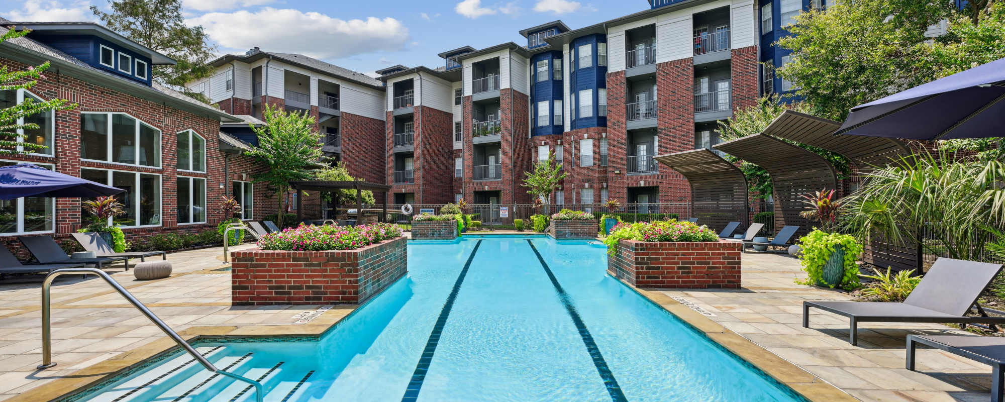 Lakeside — exterior and grounds