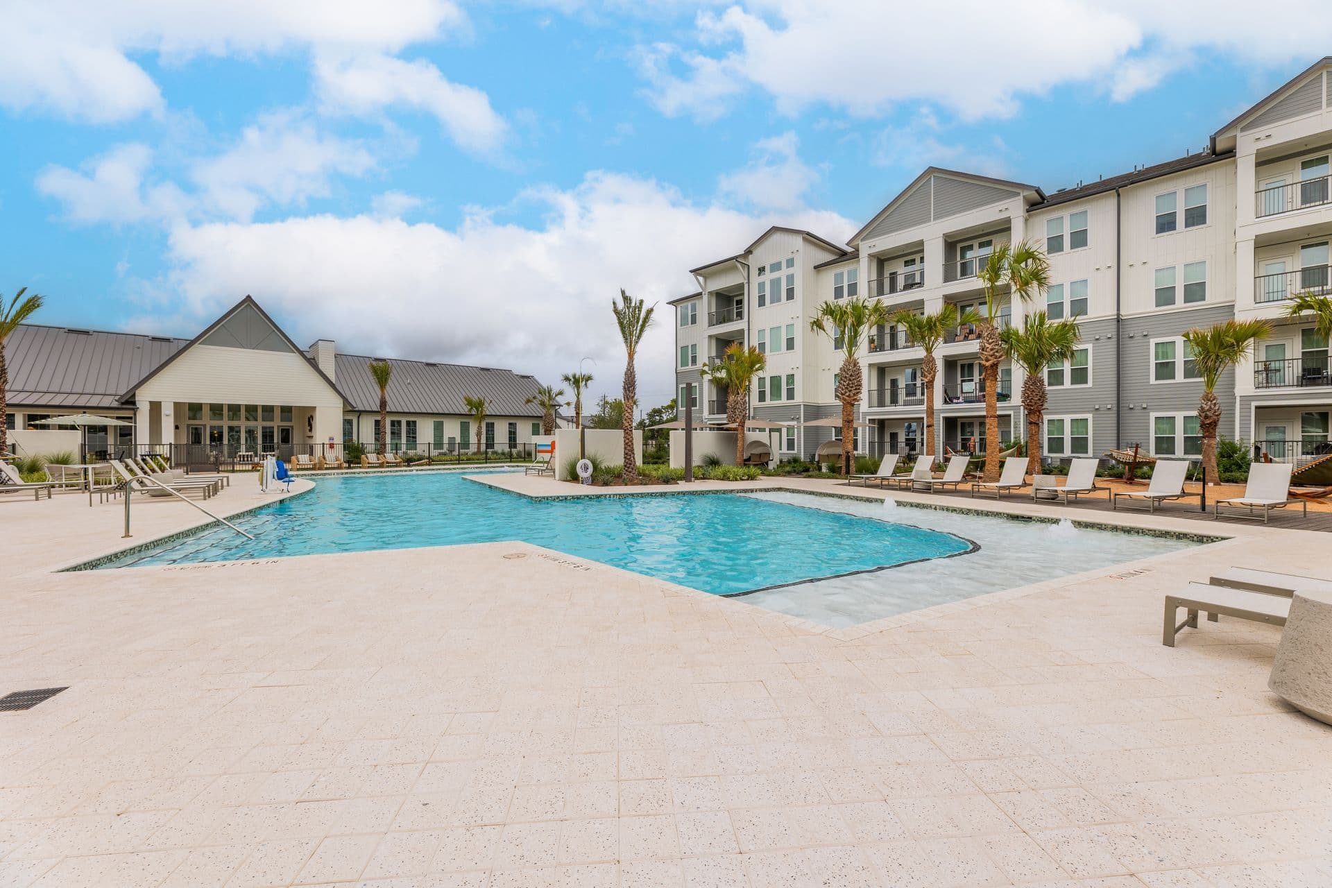 The Livano Kemah — exterior and grounds