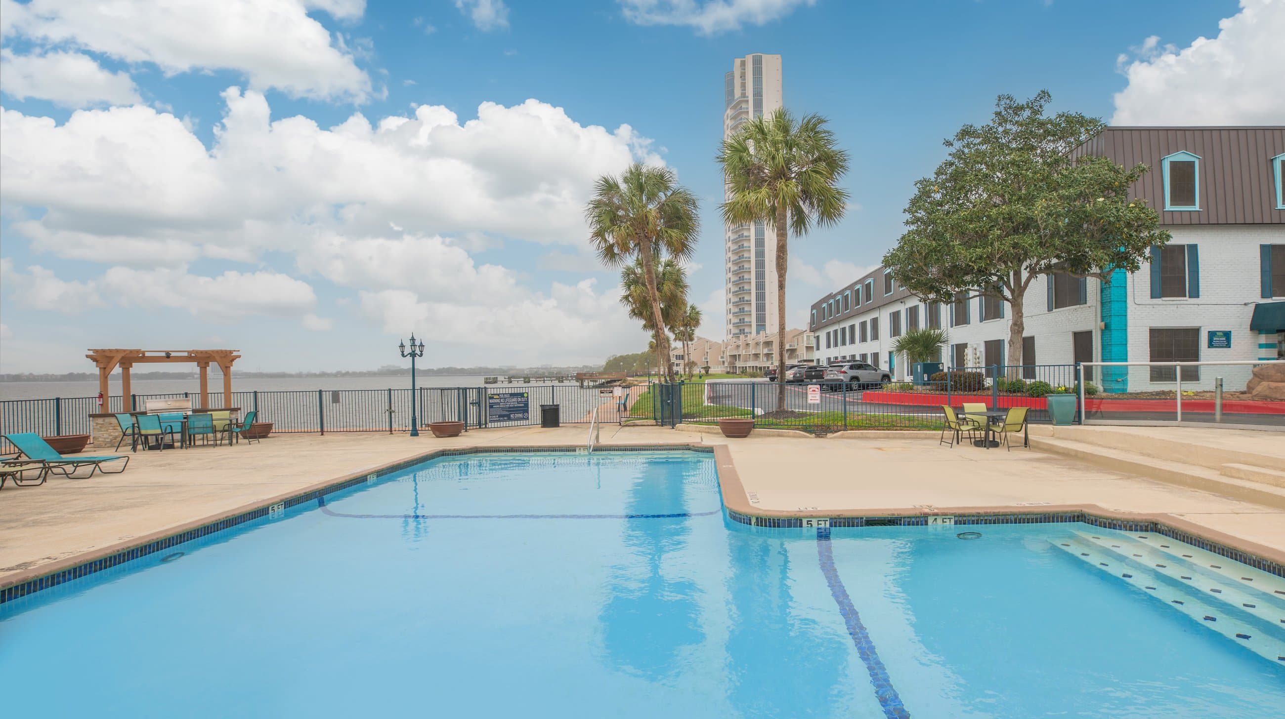 Encore On The Bay — exterior and grounds