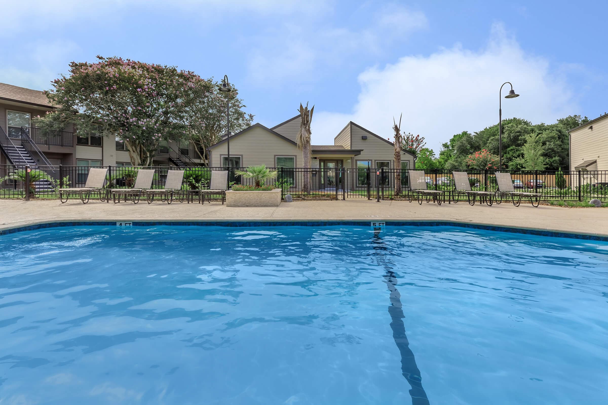Willow Creek — exterior and grounds