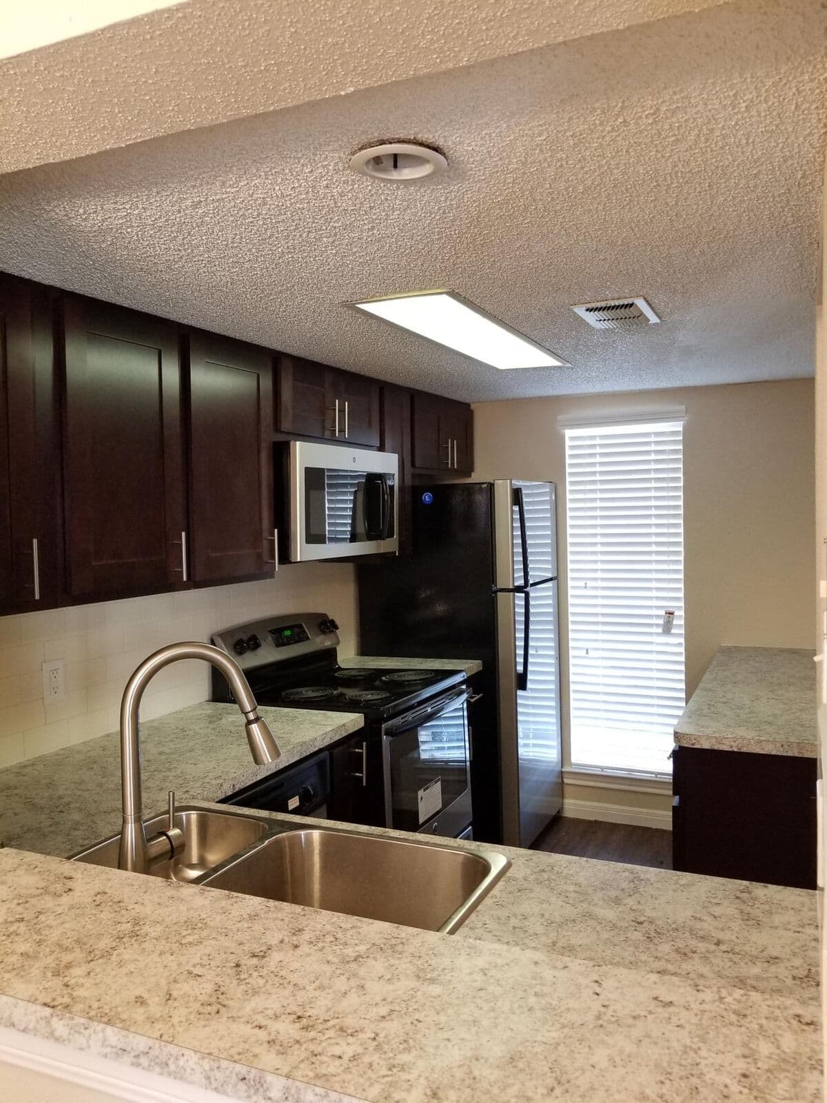 Star Braeswood — exterior and grounds
