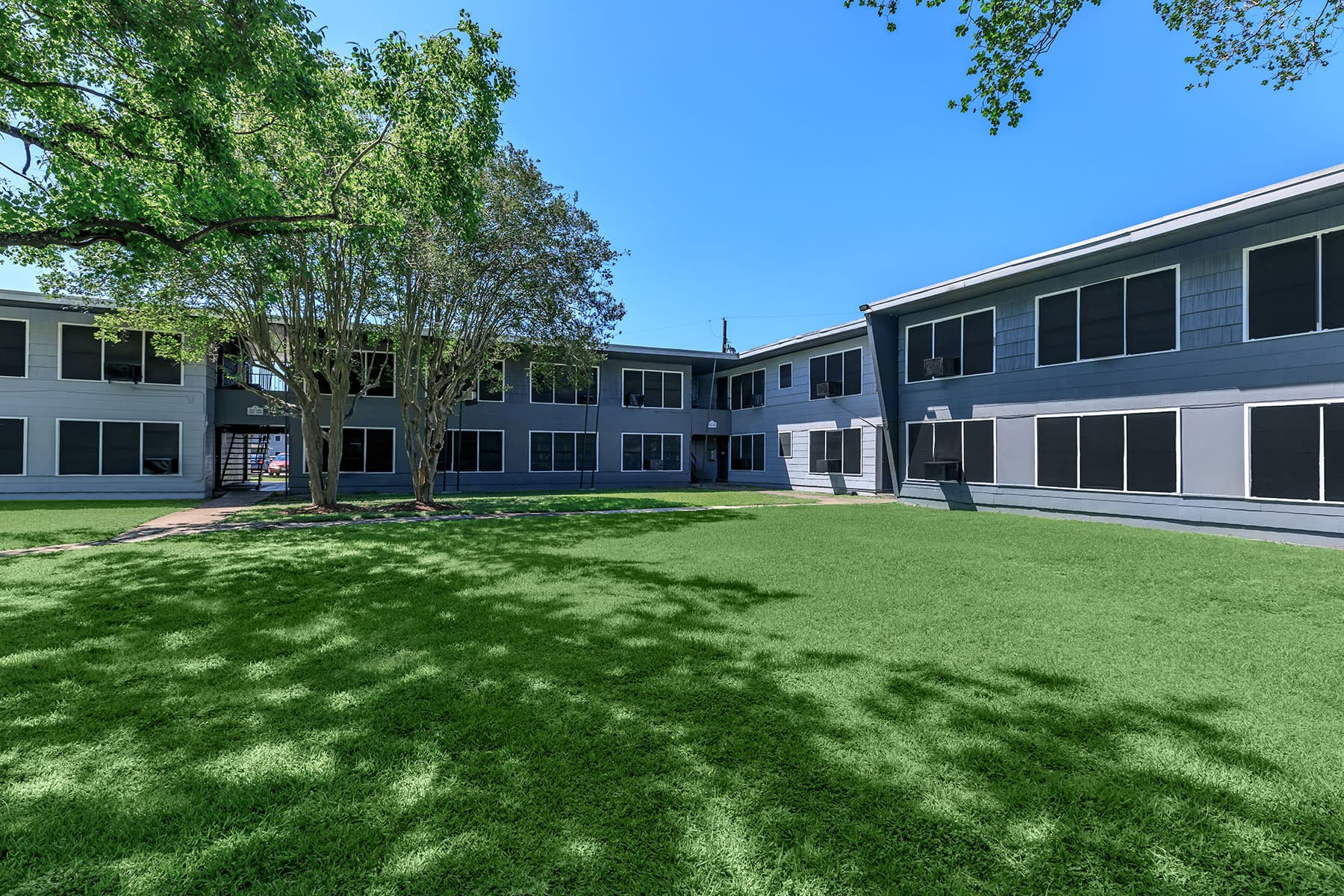 Southway Manor — exterior and grounds