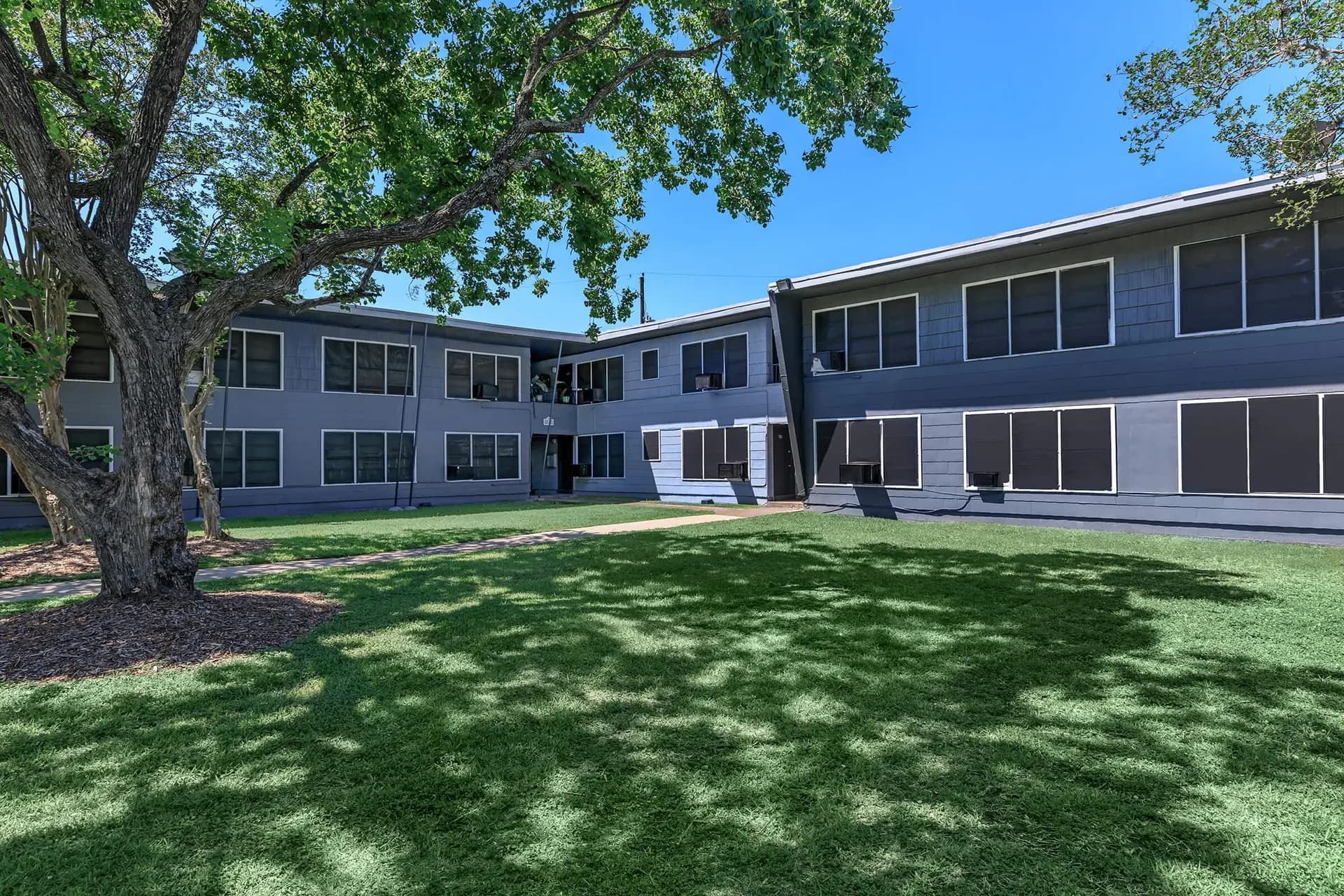 Southway Manor photo 3