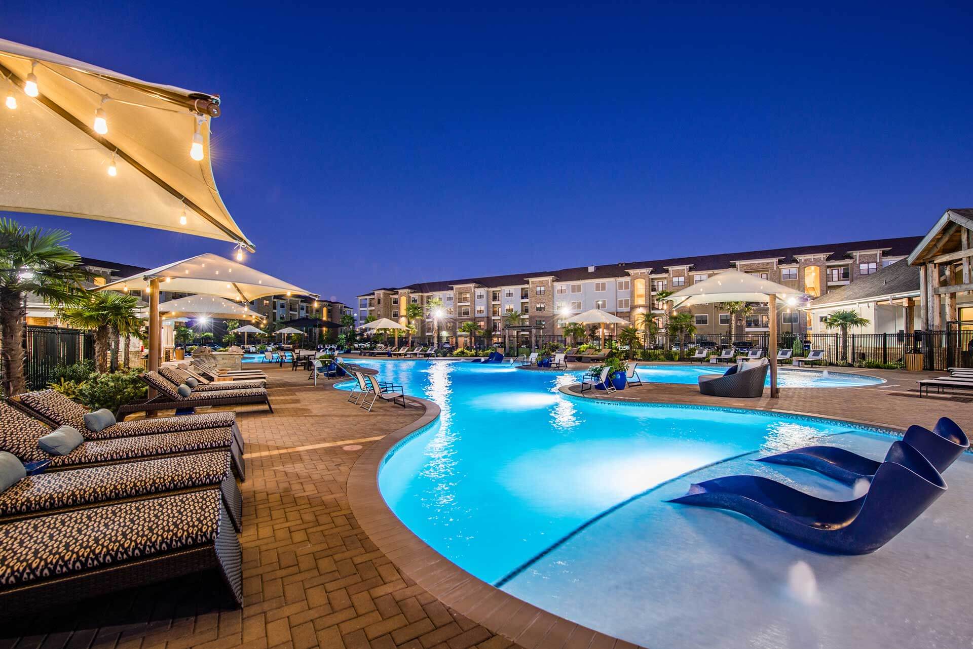 Arielle Spring Plaza — exterior and grounds