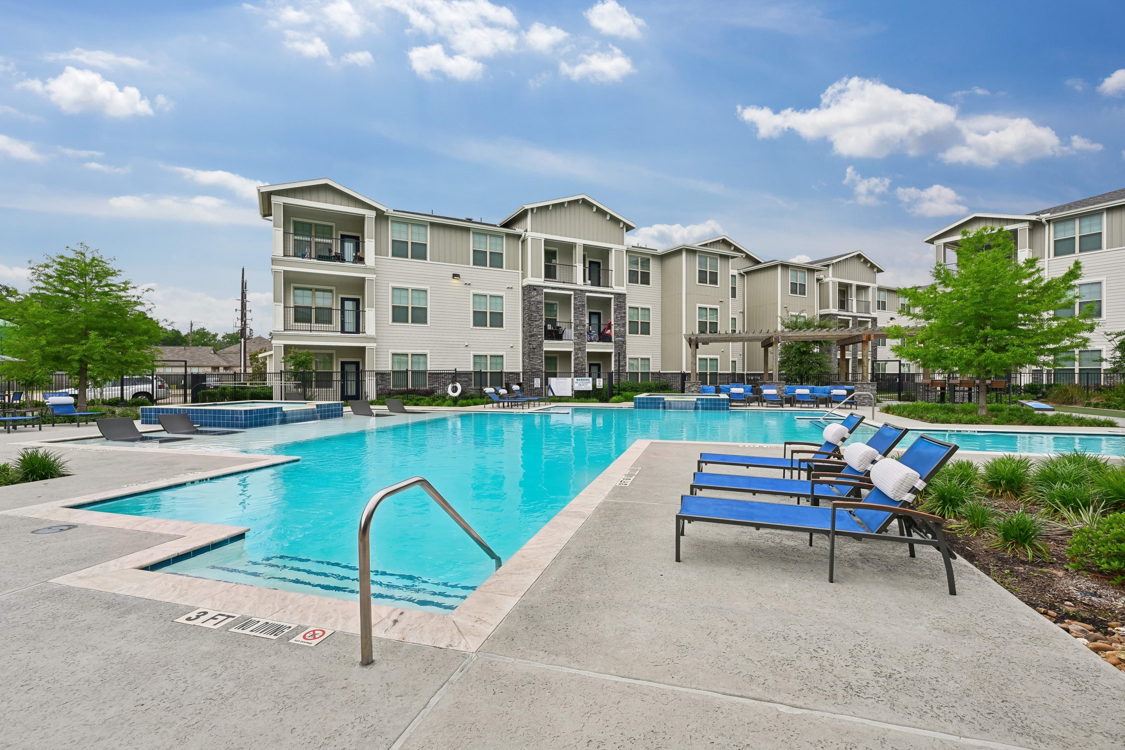 The Henry At Lake Houston — exterior and grounds