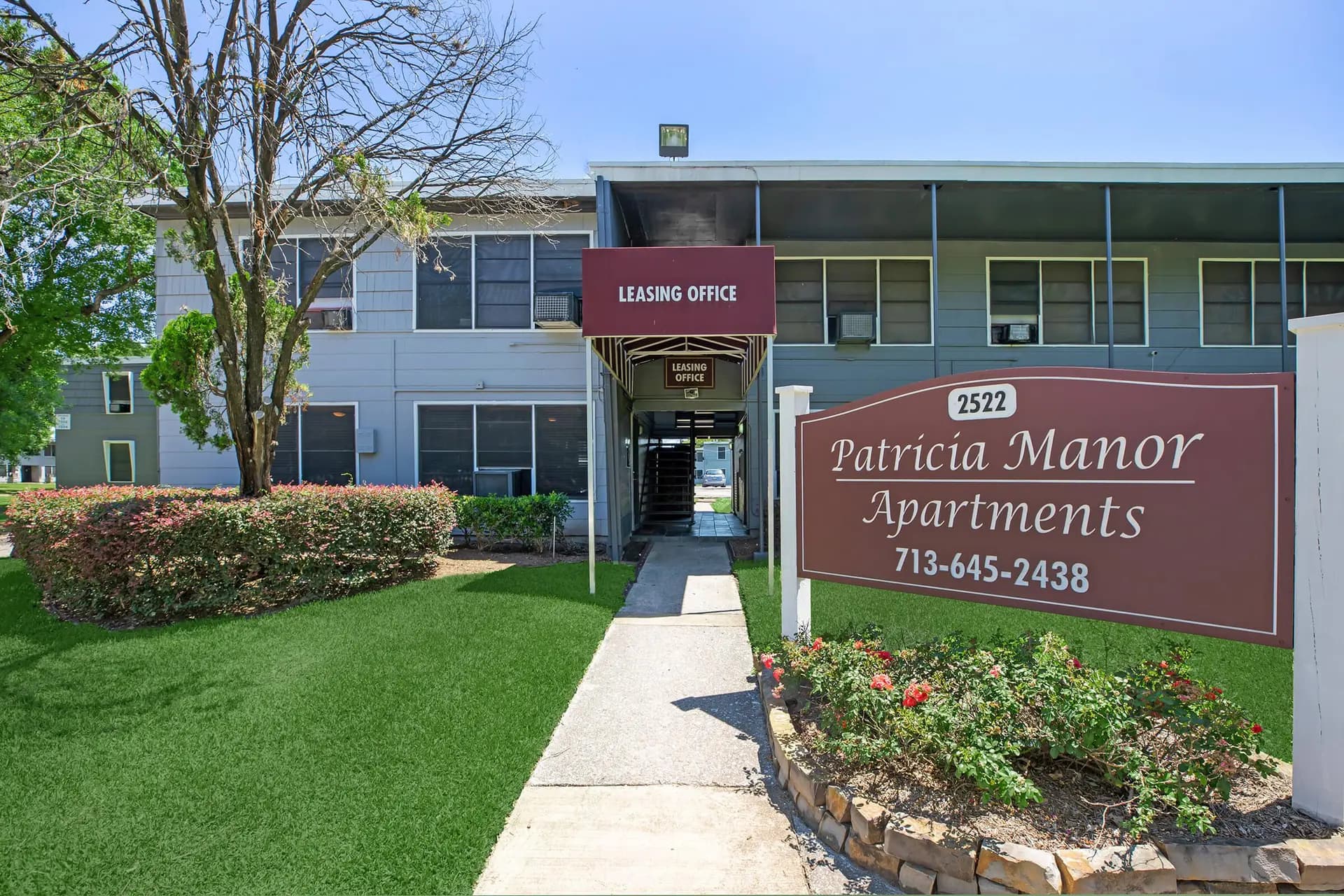 Patricia Manor photo 2