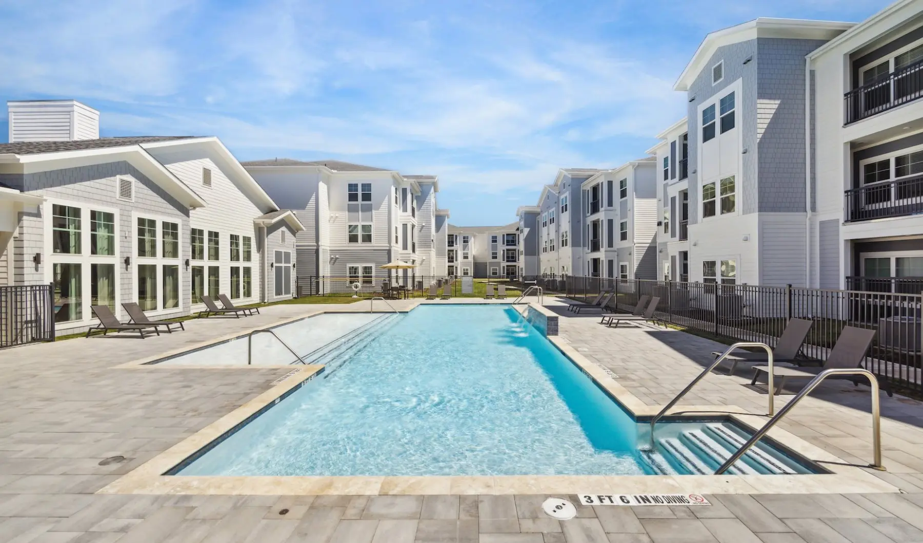 Willow Plaza photo 2
