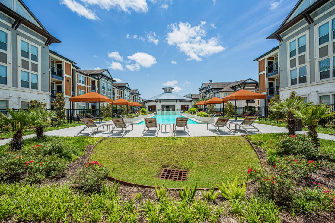 Regalia Bella Terra — exterior and grounds