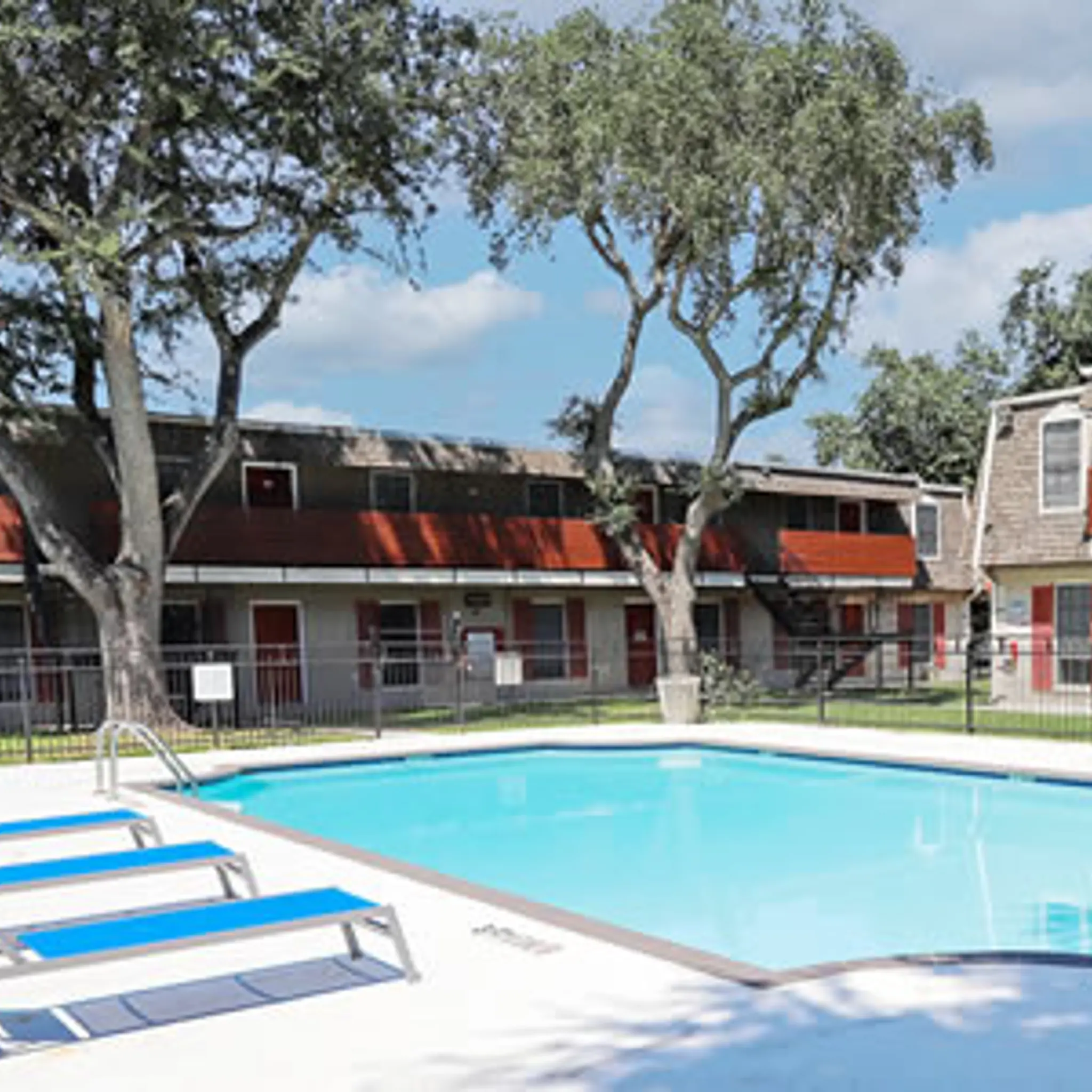 Vista Azul — exterior and grounds