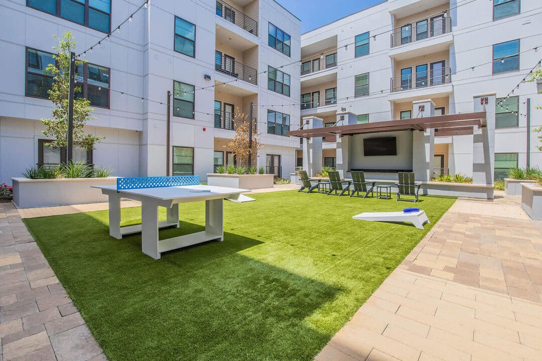 Vibe Med Center — exterior and grounds
