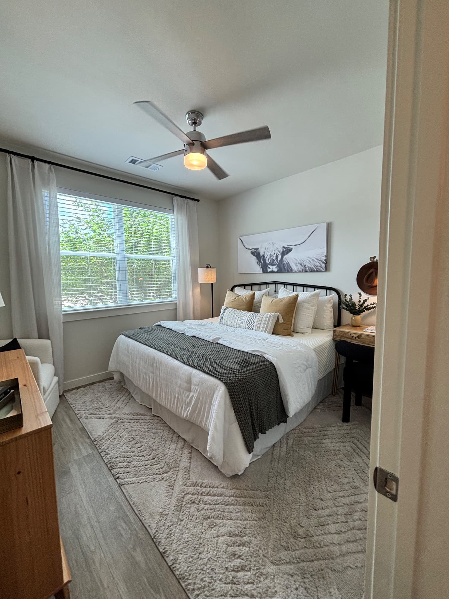 inside Broadstone Oliver