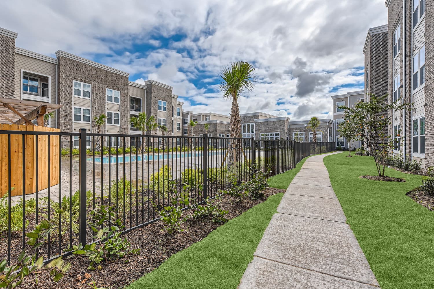 One Town Park — exterior and grounds