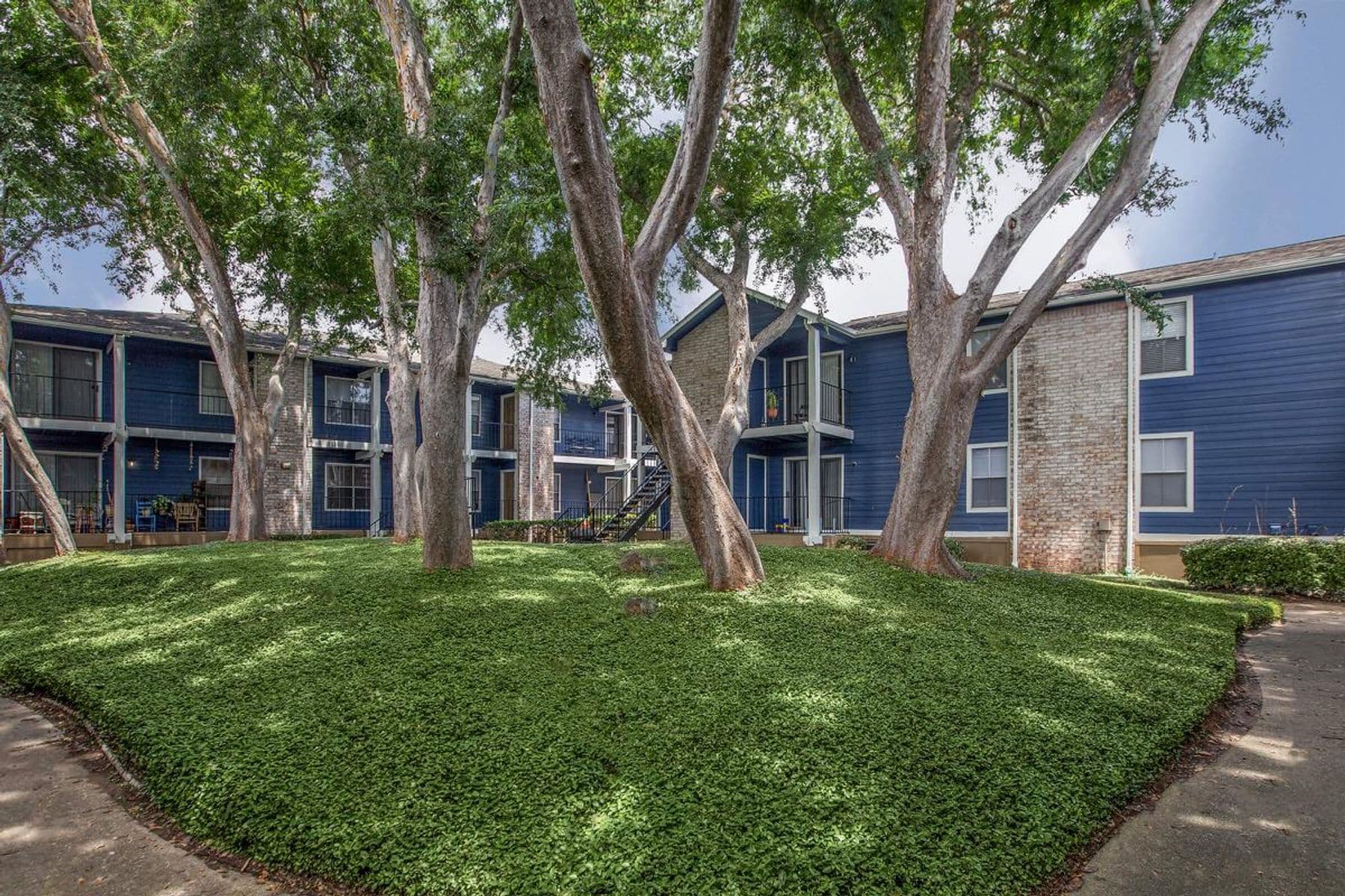 Shor On Clear Lake — exterior and grounds