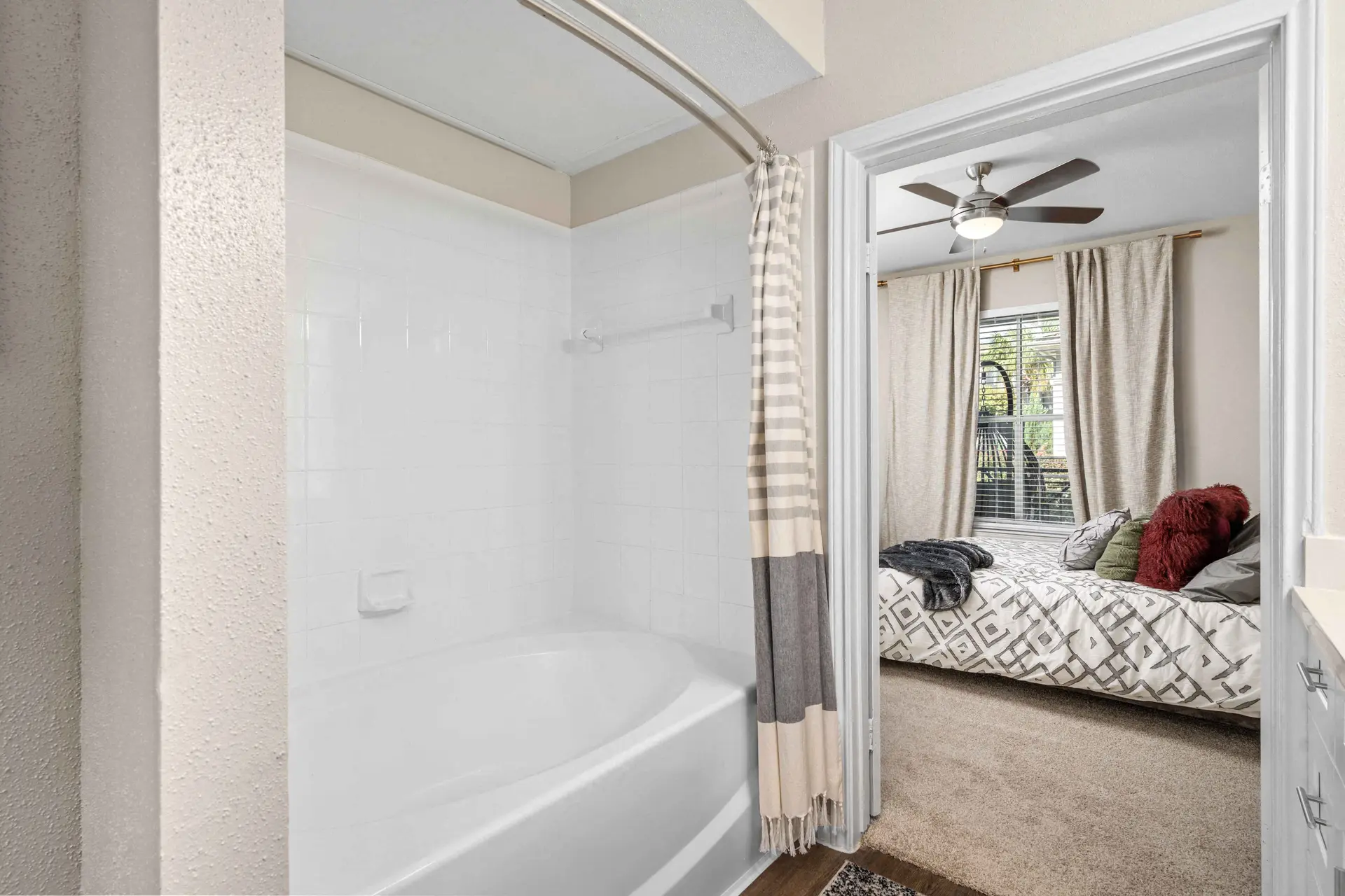 Gables Metropolitan Uptown photo 3