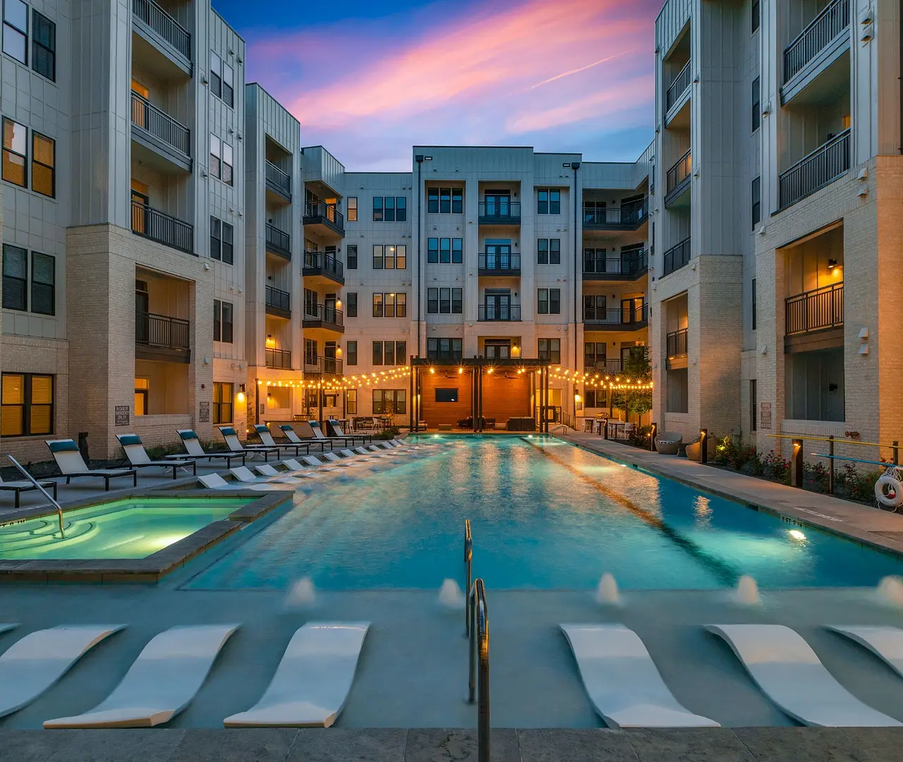 Lenox Oaks — exterior and grounds
