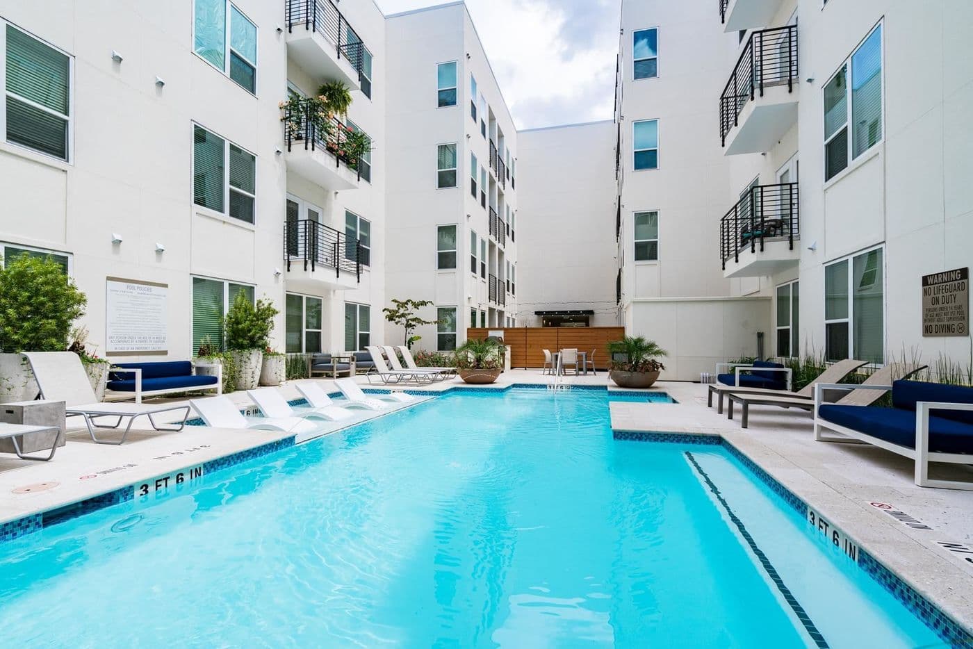 Marina Bend At Clear Creek pool photo