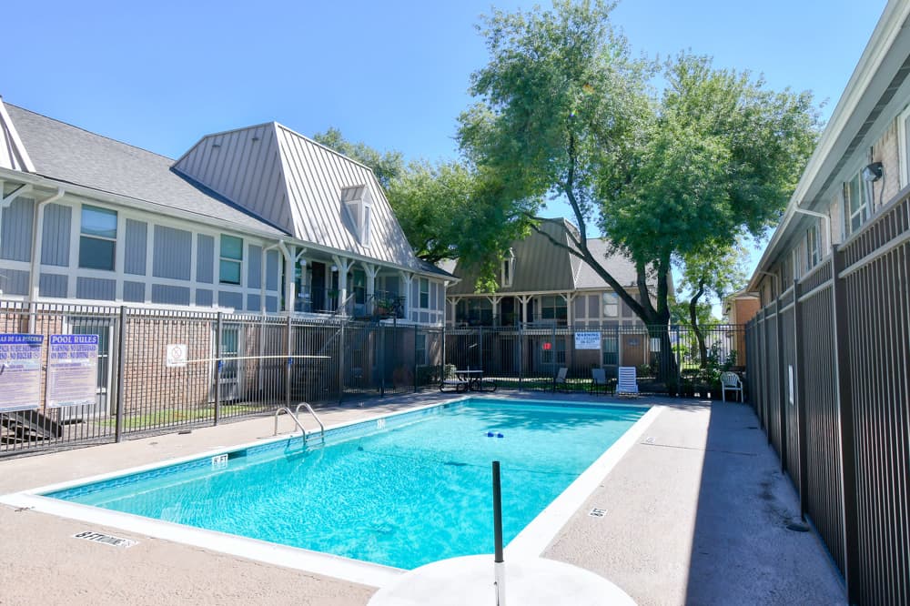 Brompton Square pool photo