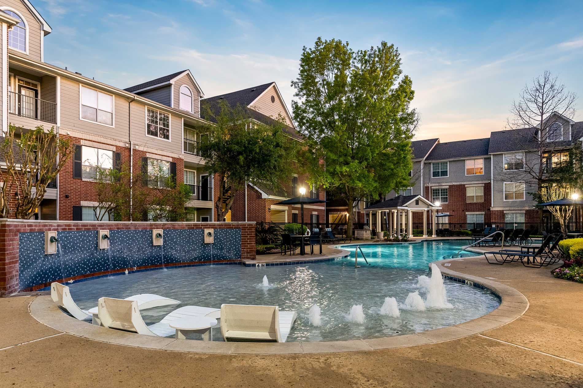 The Lakes At Cinco Ranch — exterior and grounds