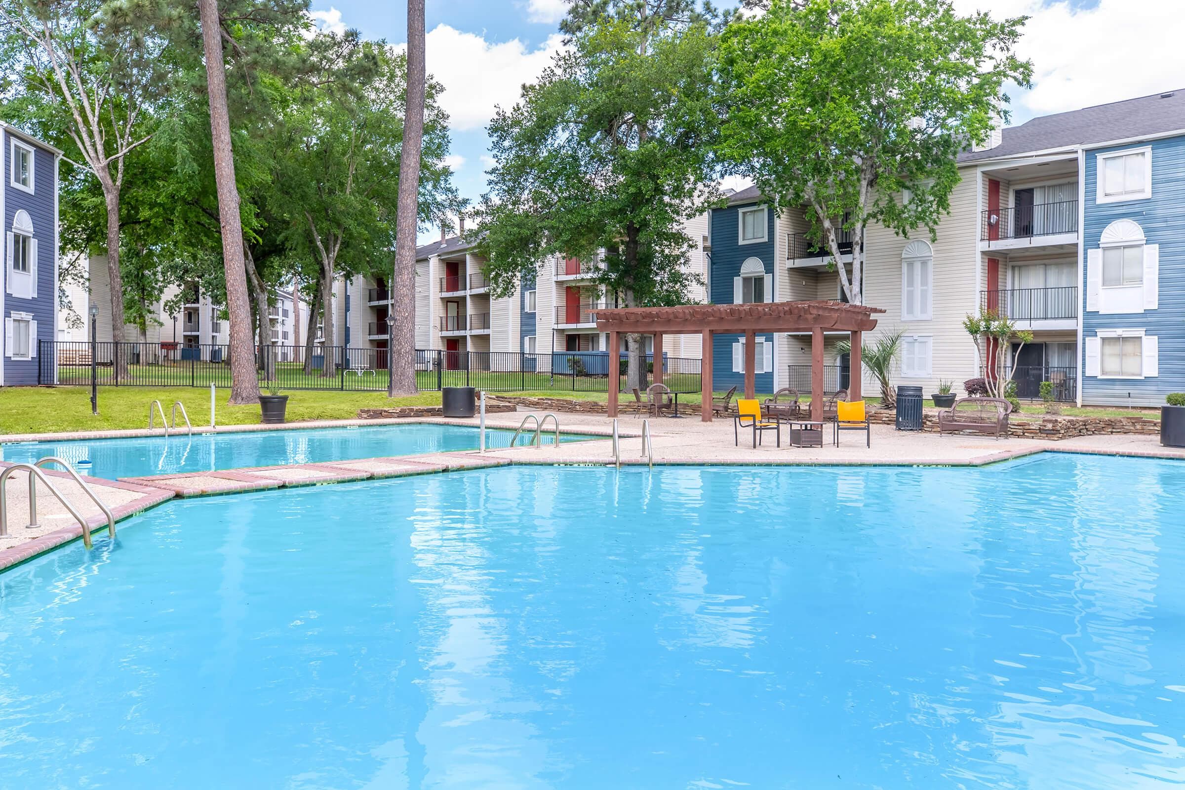The 910 — exterior and grounds