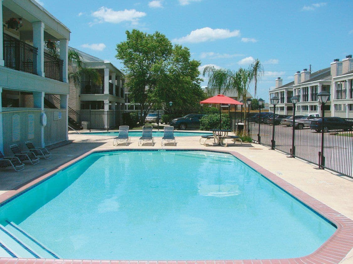 Serena Grove II — exterior and grounds