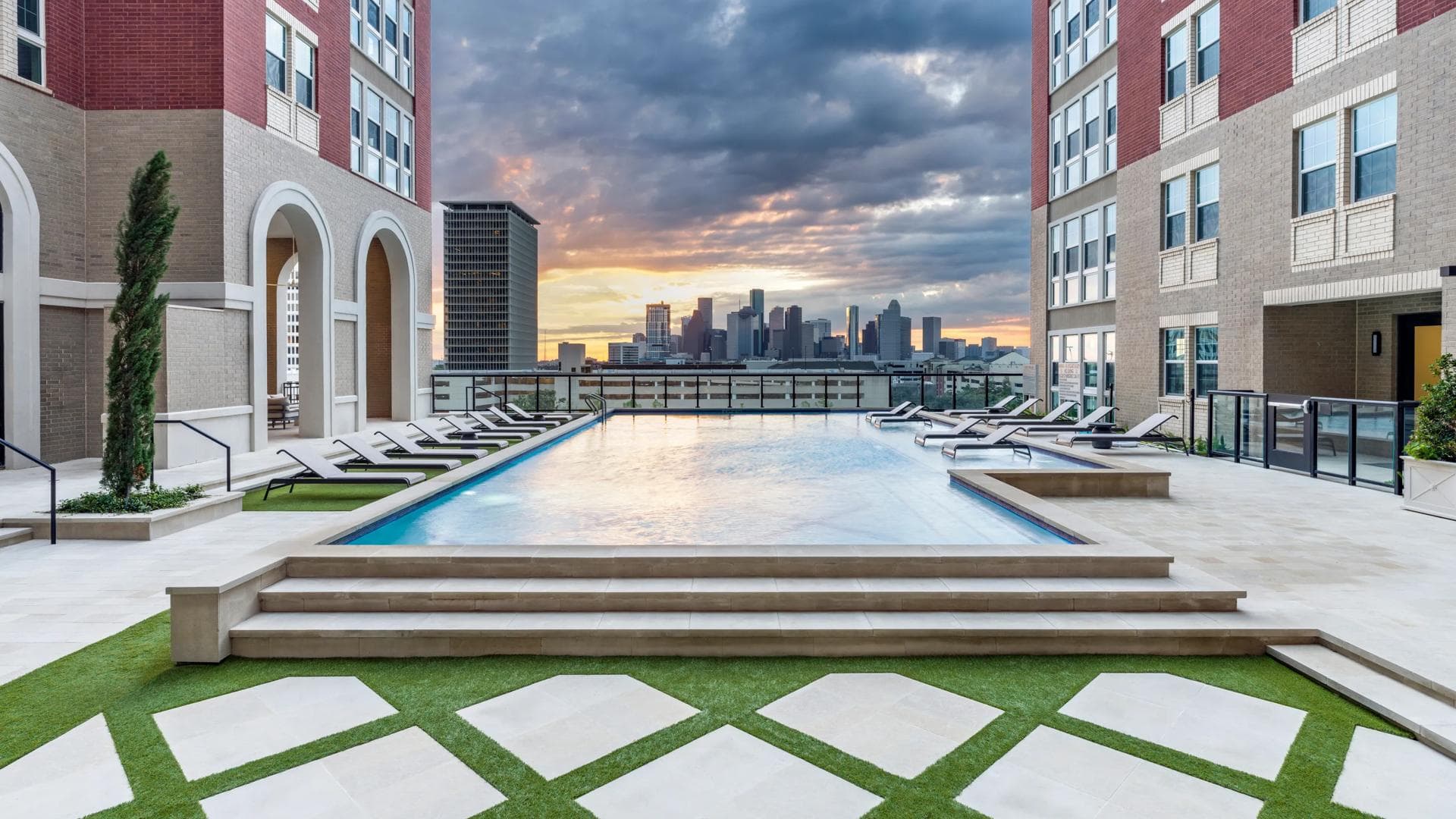 Modera Waugh — exterior and grounds